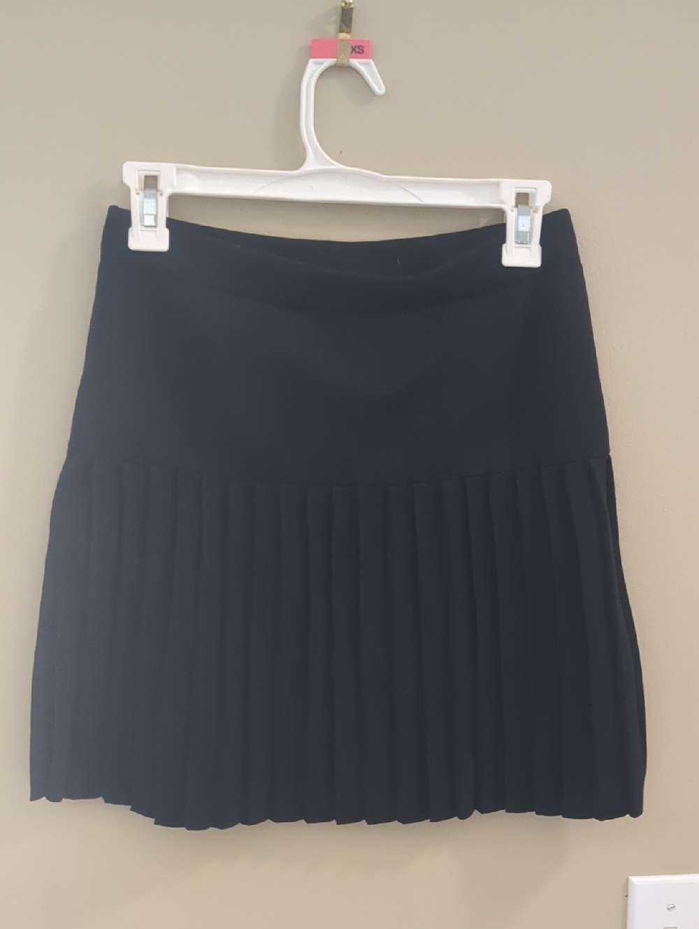 Sincerely Jules Black Elastic (Drop)Waist Pleated Mini Skirt, Size Medium